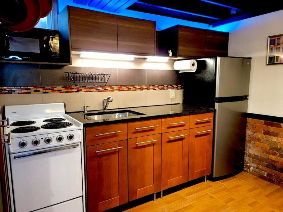 Live In This Iconic East Side Lower Level Unit Providence Exteriér fotografie