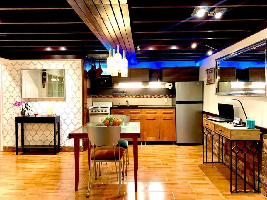 Live In This Iconic East Side Lower Level Unit Providence Exteriér fotografie